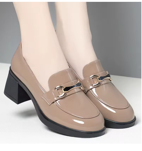 Mocasín Femenino Elegante con Tacón Bajo
