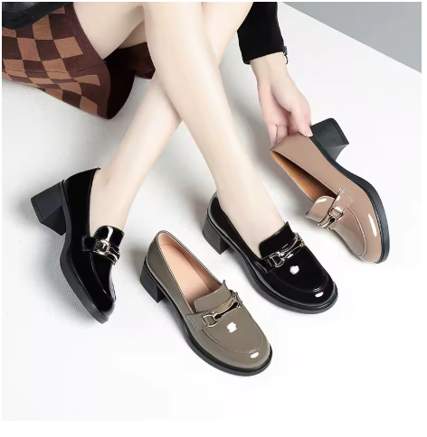 Mocasín Femenino Elegante con Tacón Bajo